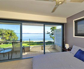 Dolphins - Hotels Melbourne 0