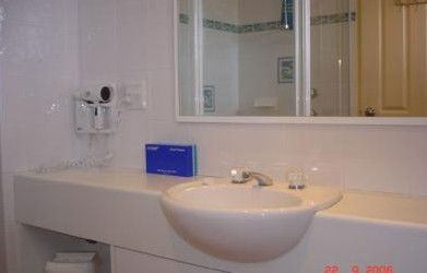 Best Western Macquarie Barracks Motor Inn - Hotels Melbourne 1
