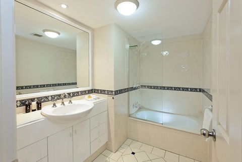 La Grande Apartments Broadbeach - Hotels Melbourne 3