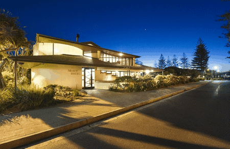 Beach Hotel Resort - Hotels Melbourne 1