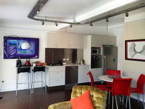 ArtHOUSE Beachfront Accommodation - Hotels Melbourne 1