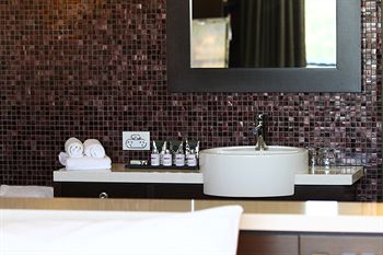 Chateau Elan - Hotels Melbourne 3