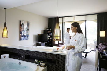 Chateau Elan - Hotels Melbourne 23