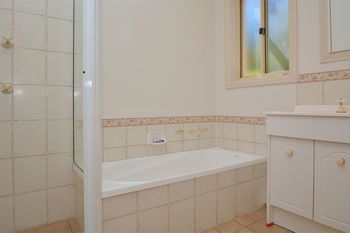 Madigan Wine Country Cottages - Hotels Melbourne 24