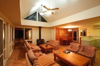 Rothbury Escape - Hotels Melbourne 10