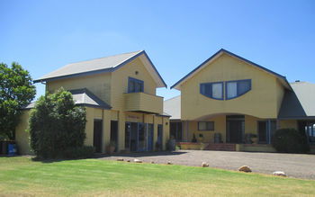Tranquil Vale Vineyard & Cottages - Hotels Melbourne 16