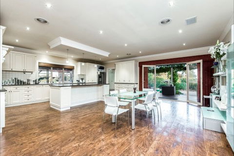 La Bella Vita - Hotels Melbourne 3