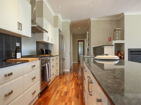 Degen Estate - Hotels Melbourne 5