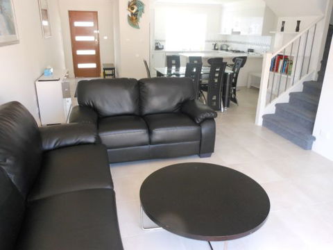 Oaklands Junction - Hotels Melbourne 1