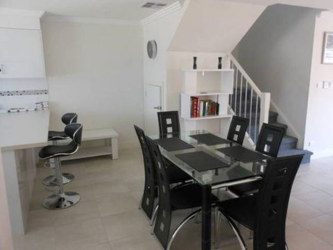 Oaklands Junction - Hotels Melbourne 2