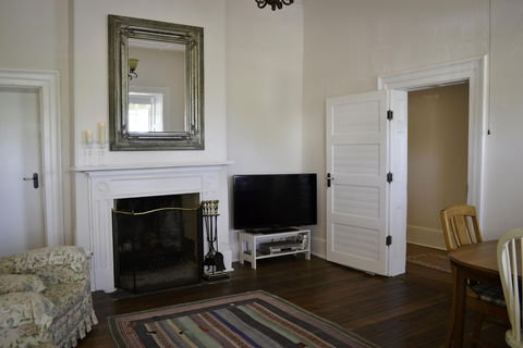 Surgeons Cottage - Hotels Melbourne 3