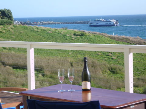 Ashendens At Penneshaw - Hotels Melbourne 0