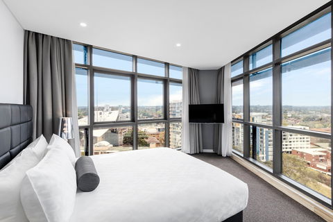 Meriton Suites Church Street, Parramatta - Hotels Melbourne 1