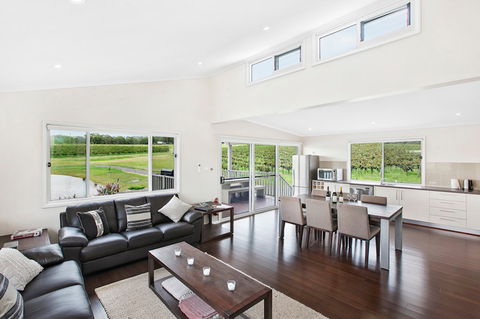 The Lake House - Hotels Melbourne 2