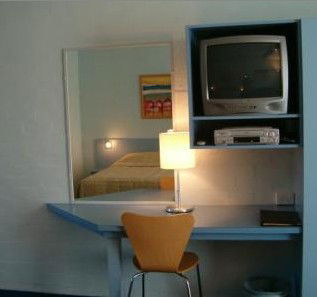 Blueys By The Beach Motel - Hotels Melbourne 4