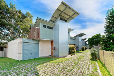 Sun Worship Crescent Head Eco Villas - Hotels Melbourne 1