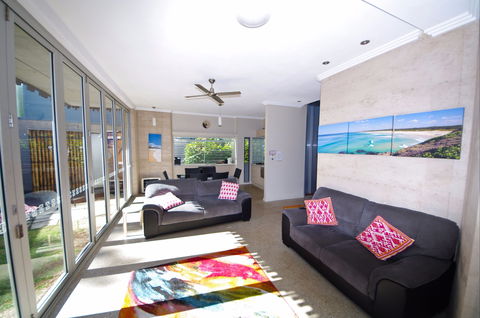 Sun Worship Crescent Head Eco Villas - Hotels Melbourne 2