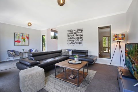 Luminosa - Hotels Melbourne 0