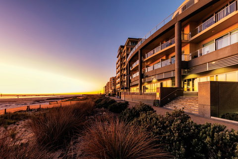 Oaks Glenelg Plaza Pier Suites - Hotels Melbourne 0