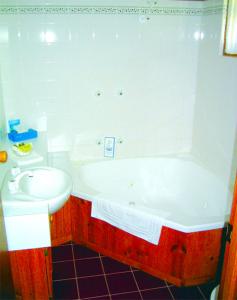 Aristocrat Waurnvale Motel - Hotels Melbourne 3