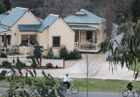 Autumn Affair Cottages  - Hotels Melbourne 1