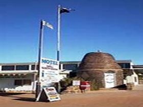 Andamooka Dukes Bottlehouse Museum - Hotels Melbourne 0