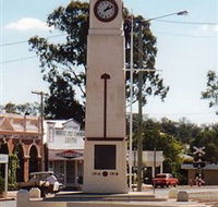 Goomeri War Memorial Clock - Hotels Melbourne