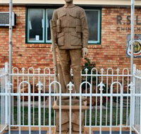 Soldier Statue Memorial Chinchilla
