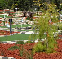 18 Hole Mini Golf - Club Husky