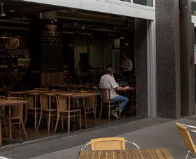 Debacle - Hotels Melbourne 1