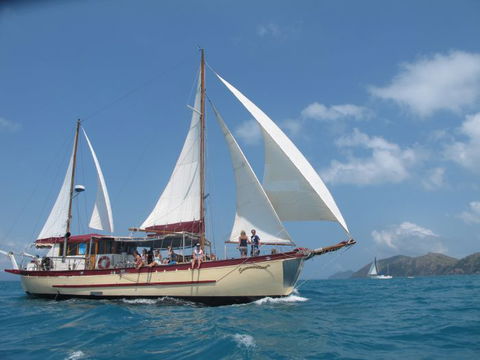 Adventure, Cruise, Dive And Outer Reef - Whitsundays Sailing Adventures - Hotels Melbourne 3
