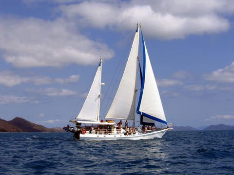 Adventure, Cruise, Dive And Outer Reef - Whitsundays Sailing Adventures - Hotels Melbourne 4