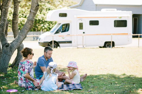 Britz Campervan 4WD And Car Rentals - Hotels Melbourne 1