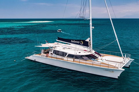 Outer Barrier Reef Sailing And Snorkeling Adventure From Port Douglas - Hotels Melbourne 3