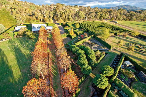 High Country Maze - Hotels Melbourne 1