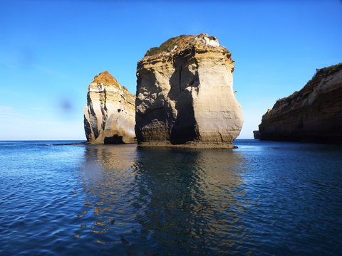 Twelve Apostles Marine National Park - Hotels Melbourne 1