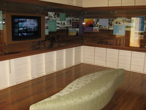 At The Creek Visitor Information Centre - Hotels Melbourne 1