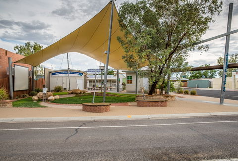 At The Creek Visitor Information Centre - Hotels Melbourne 2