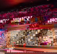 Holey Moley Charlestown - Hotels Melbourne