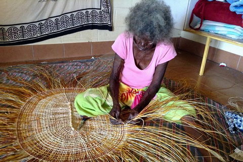 Gay-Wu Woman\'s 5 Day Yolngu Homeland Tour - Hotels Melbourne 4