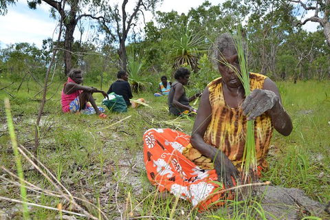 Gay-Wu Woman\'s 5 Day Yolngu Homeland Tour - Hotels Melbourne 9