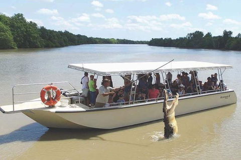 Pathfinder Jumping Crocodile Cruise Shuttle Bus - Hotels Melbourne 1