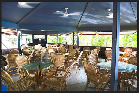 Pathfinder Jumping Crocodile Cruise Shuttle Bus - Hotels Melbourne 2