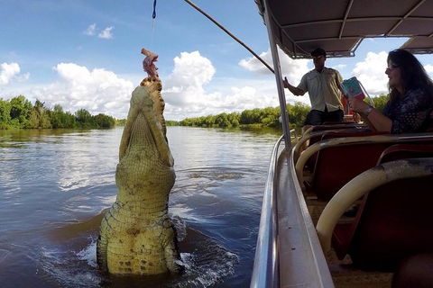 Pathfinder Jumping Crocodile Cruise Shuttle Bus - Hotels Melbourne 0