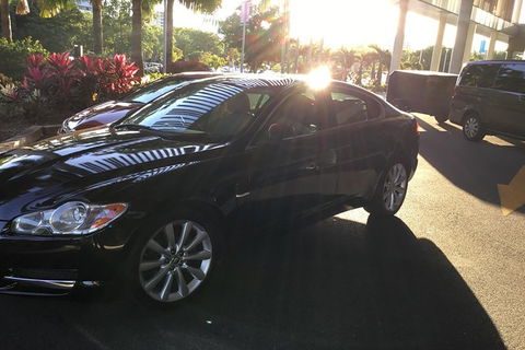 Jaguar Limousine Transfer Cairns Airport To City Or Return - Hotels Melbourne 3