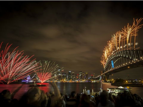 New Years Eve Cruise Sydney Harbour With Vagabond Cruises - Hotels Melbourne 2