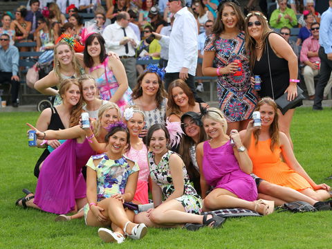 Albury Racing Club Boxing Day Races - Hotels Melbourne 2
