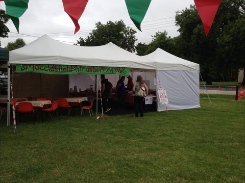 Macclesfield Strawberry Fete - Hotels Melbourne 0