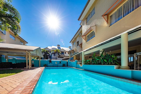 Cairns Queens Court - Hotels Melbourne 3
