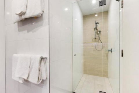 Sydney 1 Bed Modern Self Contained Apartment (402ALB) - Hotels Melbourne 2
